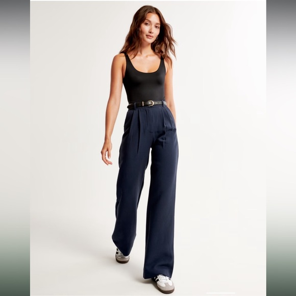 A&F Sloane Tailored Wide Leg Pant in Navy - Picture 6 of 12